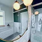דירה Luxusapartment Im Dichterviertel *garten*parkplatz*wifi* ארפורט
